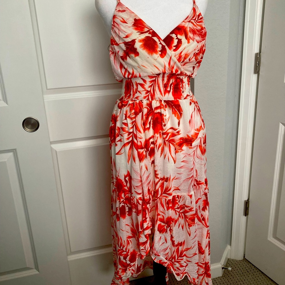 Beautiful sundress with crisscross three straps per side in the back. Cotton.